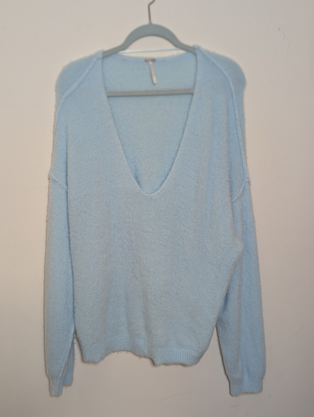 Free People OB817211 Ice Blue Fuzzy Eyelash Knit V-Neck Sweater Med Oversized